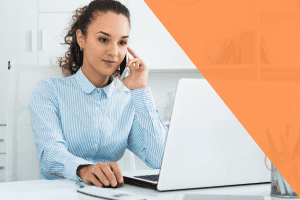 Imagen de un auxiliar administrativo en Albacete