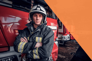 Bombero en acción, ideal para ilustrar las oposiciones de bombero en Albacete.
