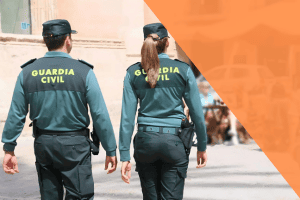 Agentes de la Guardia Civil patrullando, destacando la preparación para las oposiciones de Guardia Civil en Albacete.