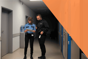 Funcionarios de prisiones en servicio, destacando las oposiciones en Albacete.