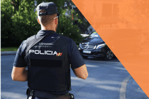 Agente de Policía Nacional, reflejando la formación para las oposiciones en Albacete.